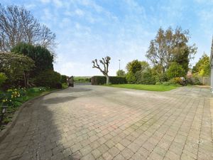 Photo 25- click for photo gallery